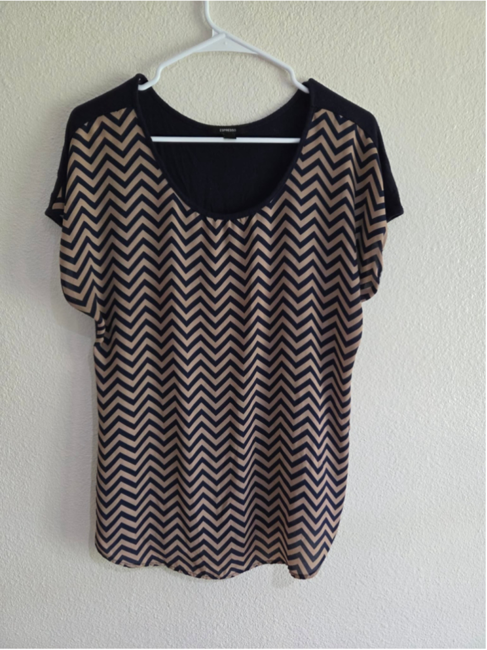 Espresso Women’s L Black & Tan Chevron Short Sleeve Blouse